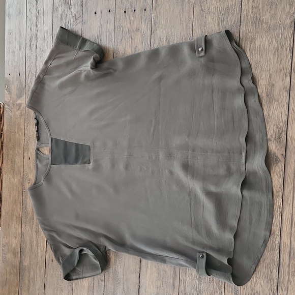 Doe & Rae Olive Green Blouse Size Medium - Picture 1 of 11